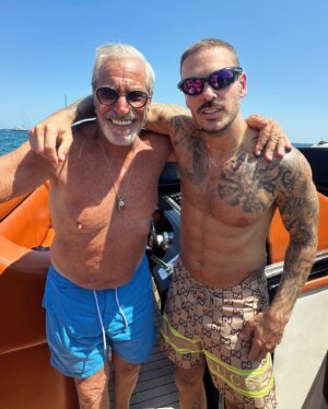 M. Pokora Instagram - Juillet dump.

1. Au ranch
2. JC Bond 🐐
3. Le sud ☀️
4. Wifey at work in L.A 🎬
5. Hollywood hike
6. 14 juillet view
7. Paris avec ma bande
8. Mon boulot 🤩
9. 7:00 am airport selfie 
10. Triangle d’or 💛