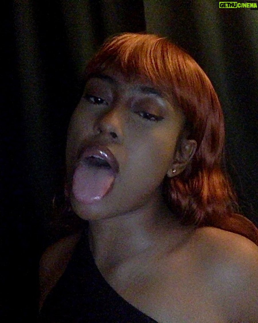 MALAYA - 3K Likes - TONGUE OUT EVERYWHERE 👅
HAPPY HOLIDAYS 🫡