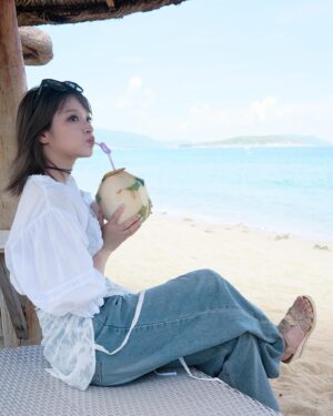 MARiA Instagram - 先週イベントで初めて行った三亜っっっ！

海がとっても綺麗な場所でテンションあがりました🥹✨🫶🏻

海大好きっ🏝️
#GARNiDELiA #小美 #美依礼芽