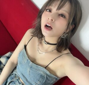 MARiA Instagram - あつすぎっ🤬🤬🤬！
in 长沙
#MARiA #美依礼芽 #小美
