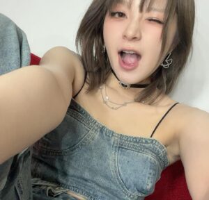 MARiA Instagram - あつすぎっ🤬🤬🤬！
in 长沙
#MARiA #美依礼芽 #小美