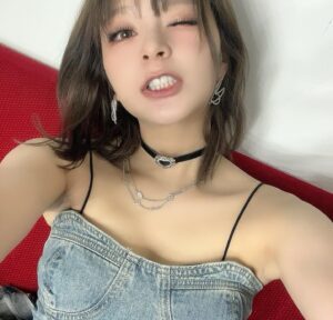 MARiA Instagram - あつすぎっ🤬🤬🤬！
in 长沙
#MARiA #美依礼芽 #小美
