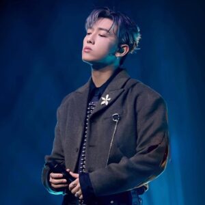 MC Cheung Instagram - This is MC, not 台風大師 😏
 
Hair: @myos_cliffchan 
Makeup: @circlexoo 
Styling: @ansonlaucf1107 
Wardrobes & Jewelry: @rickyywong_official  @soophii.___ @kinks.lab @gold_steed_atelier  @johnhardyjewelry

#chillclub #haveachilllive