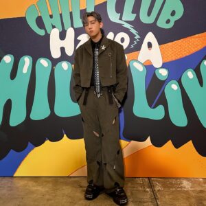 MC Cheung Instagram - This is MC, not 台風大師 😏
 
Hair: @myos_cliffchan 
Makeup: @circlexoo 
Styling: @ansonlaucf1107 
Wardrobes & Jewelry: @rickyywong_official  @soophii.___ @kinks.lab @gold_steed_atelier  @johnhardyjewelry

#chillclub #haveachilllive