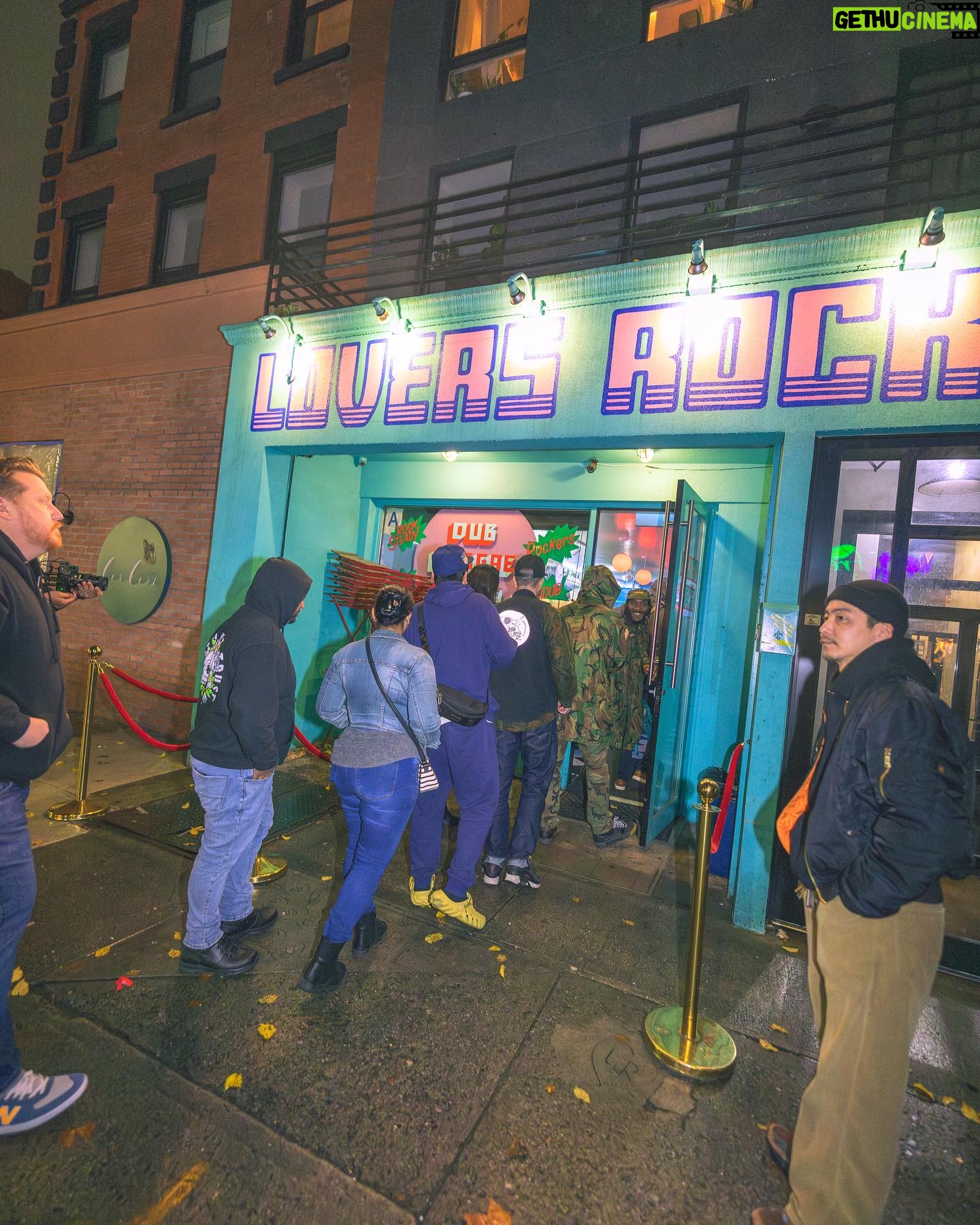 MIGHTY CROWN - 1.8K Likes - Set up shop inna Brooklyn was Great Look!
Despite the weather thanks for coming and showing us love. It meant alot.
Our international journey began from Brooklyn so it was just right to end In Brooklyn. Bless up to the fans , my Day 1 friends from dem time deh til now, we did it! Made history inna this ting yah. #mightycrown forever
最後のブルックリンでのポップアップ沢山の方にご来場していただき感謝しかありません。
本当にありがとうございました!
サポートしてくれた ハルコ、サヤ、ナオちゃん Shantay
マサヤ君
🏆🏆🏆👊🏽👊🏽👊🏽🔊🔊🔊
📸by @alohayuto