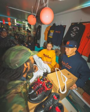 MIGHTY CROWN Instagram - Set up shop inna Brooklyn was Great Look! 
Despite the weather thanks for coming and showing us love. It meant alot. 
Our international journey began from Brooklyn so it was just right to end In Brooklyn.  Bless up to the fans , my Day 1 friends  from dem time deh til now,  we did it! Made history inna this ting yah.  #mightycrown forever
最後のブルックリンでのポップアップ沢山の方にご来場していただき感謝しかありません。　
本当にありがとうございました！
サポートしてくれた　ハルコ、サヤ、ナオちゃん Shantay 
マサヤ君　
🏆🏆🏆👊🏽👊🏽👊🏽🔊🔊🔊
📸by @alohayuto