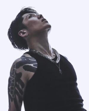 MIYAVI Instagram - What if I hadn’t gotten injured

What if I hadn’t picked up the guitar

What if I hadn’t met you

What if

もしケガをしてなかったら

もしギターと出会ってなかったら

人生にもしもはないけれど
たまにふと考える時がある

どんな道を進むことになっても
後悔しない生き方をしたい

みやを

🙋🏻‍♂️