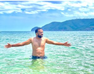 MOHAMED BASSOU Instagram - حنا مكنتبرونزاوش غير كنتبحرو، كوكو….