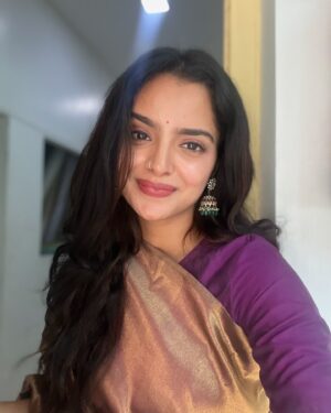 MV Namritha Instagram - Happy, sleepy, entertained, not so entertained, excited, waiting in traffic, just, life 😌 #selfieslately