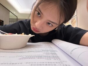 Ma Sichun Instagram - 🤡💟👀🐴