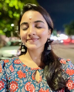 Maanasi G Kannan Instagram - ❤️🙏🧿

#pradhosham #kapaleeshwarartemple #mylapore #🙏
