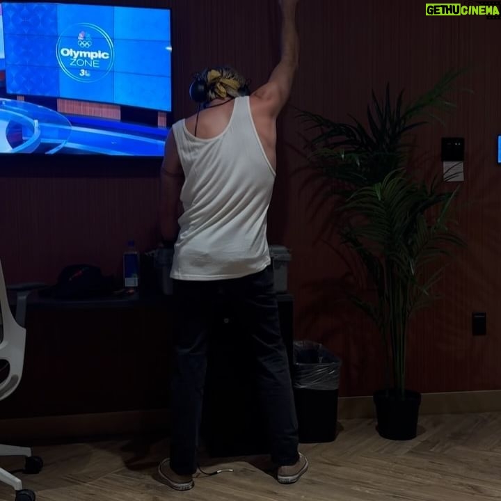 MacKenzie Porter - 3.3K Likes - Is this how you Vegas ?