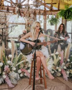 Actress MacKenzie Porter HD Instagram Photos and Wallpapers April 2024