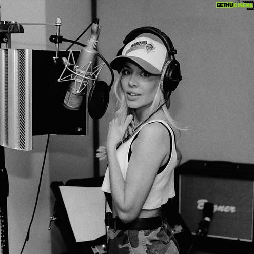 MacKenzie Porter | Gethu Cinema