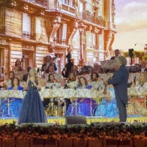 Macarena Tondreau Instagram - Y así parte nuestro viaje lleno de aventuras. Primero Maastrich, Holanda. Una ciudad inigualable. La gente realmente espectacular…llegamos para poder ver y compartir con el gran @andrerieu Ver su show por segunda vez en su pueblo, con su gente, rodeado de castillos e historias, es alucinante!!! Las fotos y videos están un poco desordenados, pero llenos de alegría y quería compartirlos con ustedes! Ahora a seguir el viaje! Siguiente parada….La Toscana, Italia!!
@alfalonxo @gianpierosampieri @iamdondani @bymaacaa