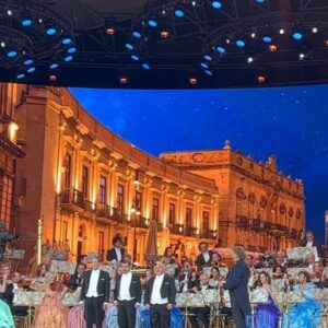 Macarena Tondreau Instagram - Y así parte nuestro viaje lleno de aventuras. Primero Maastrich, Holanda. Una ciudad inigualable. La gente realmente espectacular…llegamos para poder ver y compartir con el gran @andrerieu Ver su show por segunda vez en su pueblo, con su gente, rodeado de castillos e historias, es alucinante!!! Las fotos y videos están un poco desordenados, pero llenos de alegría y quería compartirlos con ustedes! Ahora a seguir el viaje! Siguiente parada….La Toscana, Italia!!
@alfalonxo @gianpierosampieri @iamdondani @bymaacaa