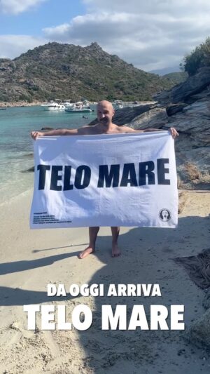 Maccio Capatonda Instagram - TELO MARE IL PRIMO TELO MARE CON LA SCRITTA TELO MARE SOPRA.