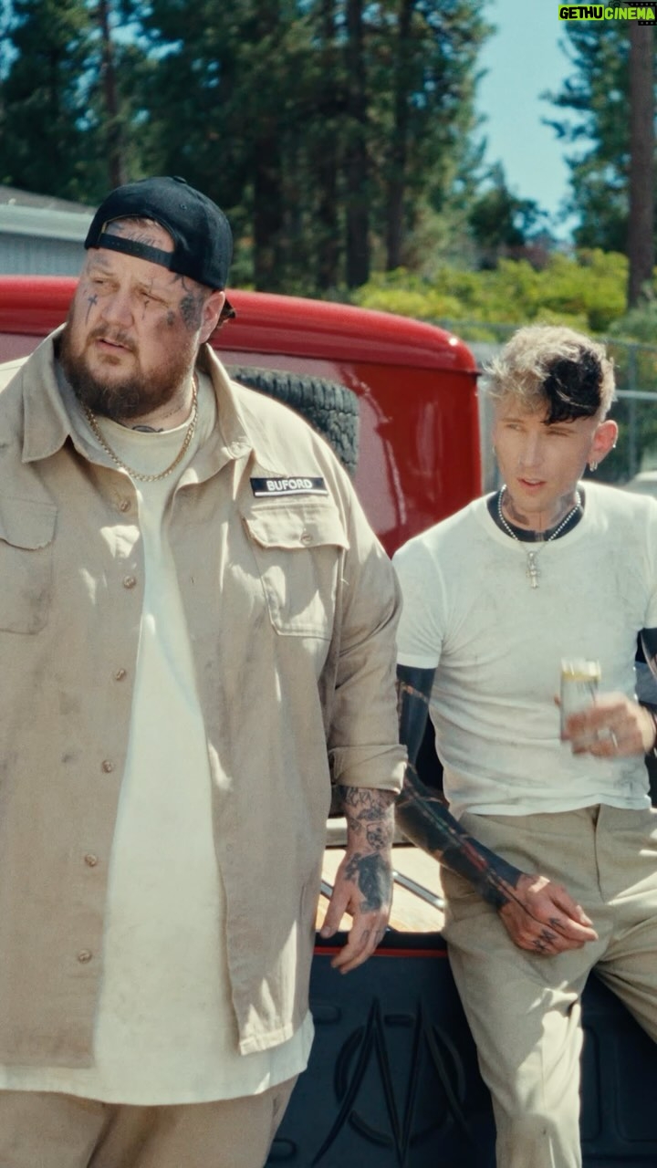 Machine Gun Kelly - 415.6K Likes - Lonely road, take me home…
song video out now ! 🚧
directed by: @samcahill
