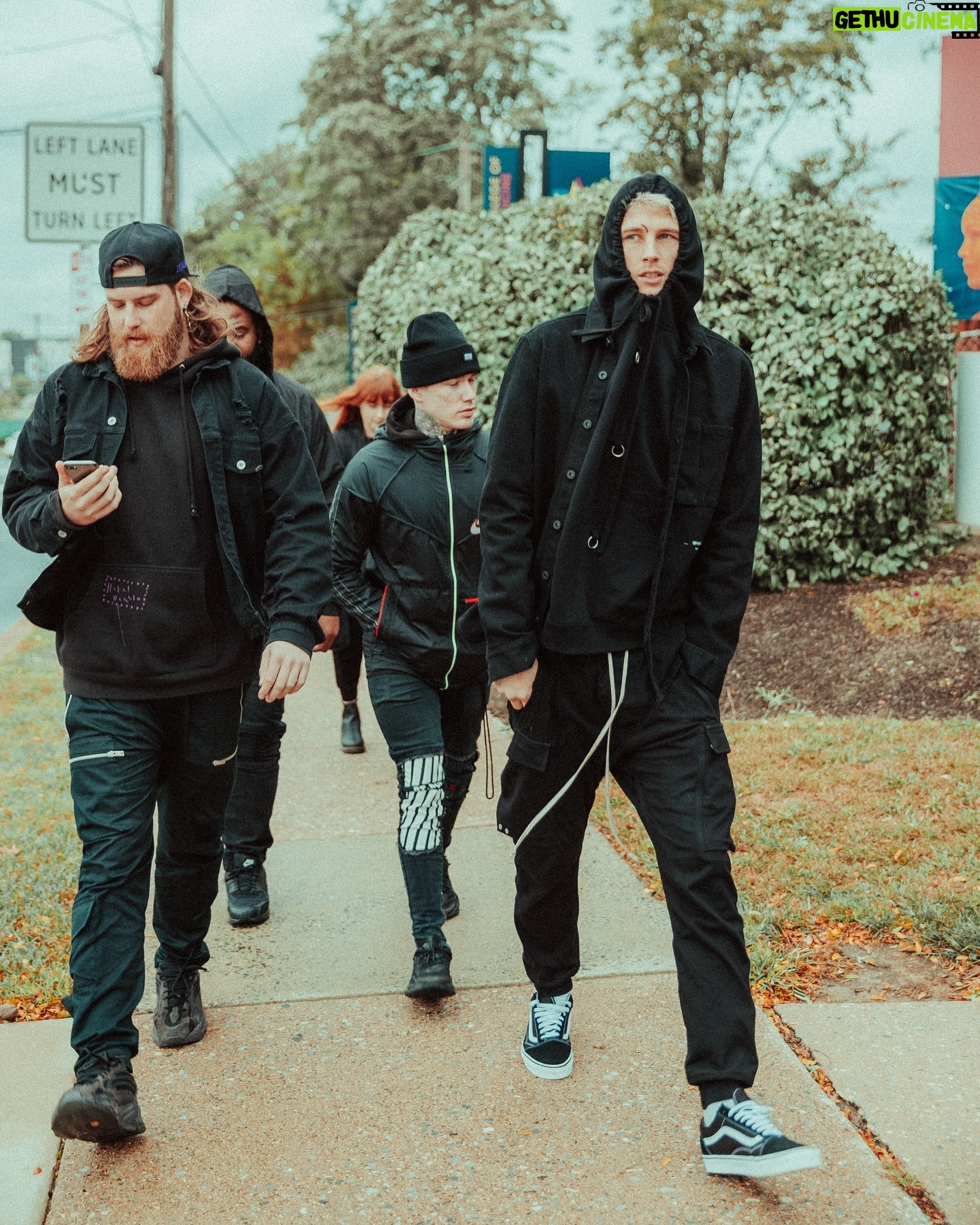 Machine Gun Kelly - 467.5K Likes - 5 years later, Hotel Diablo gets a deluxe. friday we check in. 🗝️🏨😈