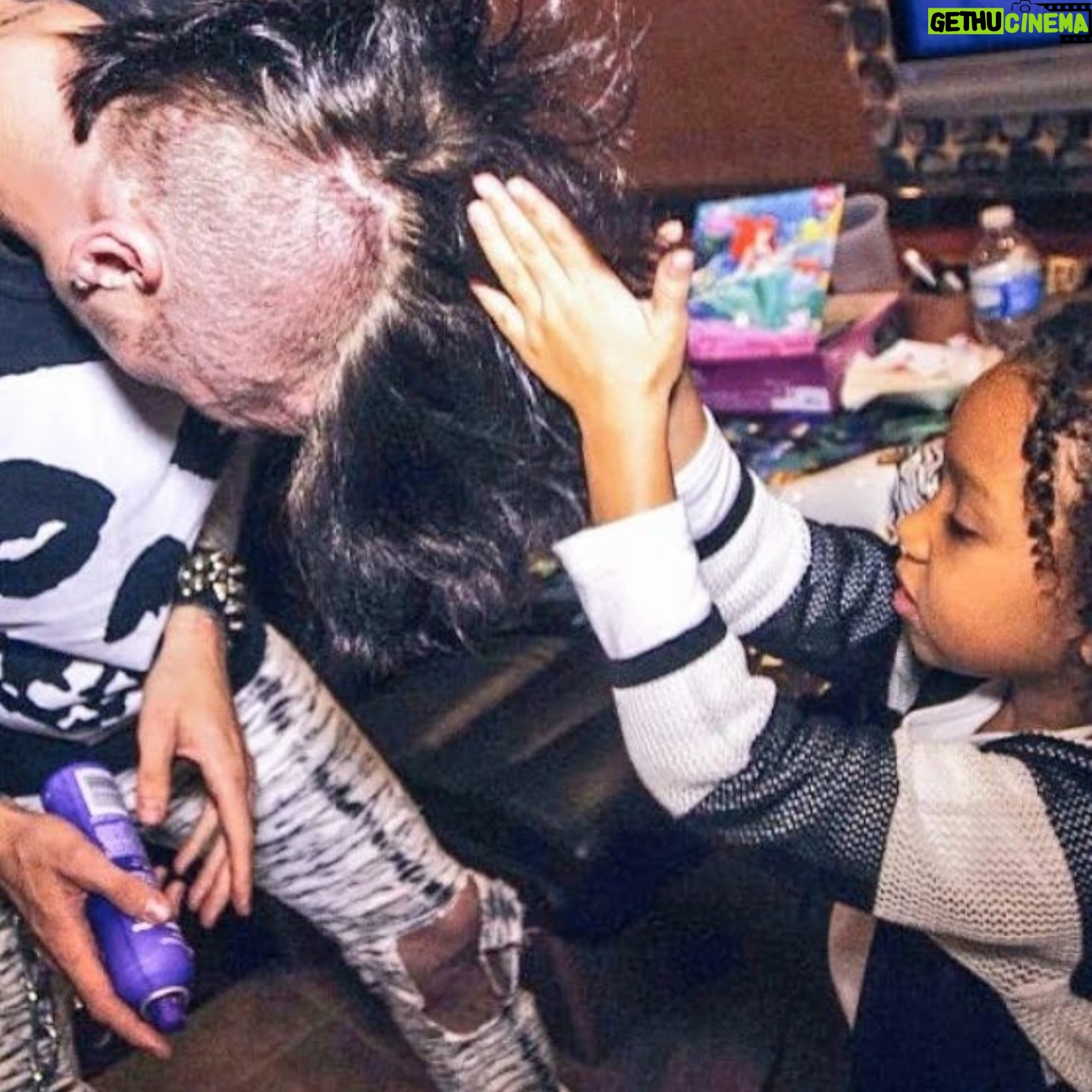 Machine Gun Kelly - 782.6K Likes - the world spins but when i look at you it stops. happy 15th princess 👑 🥰🥹