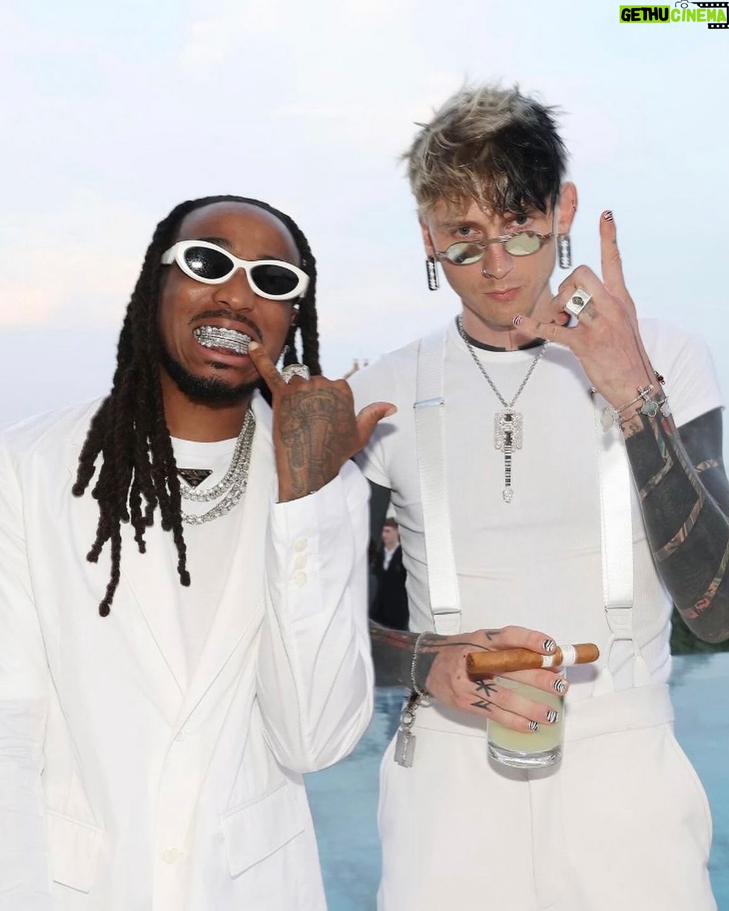 Machine Gun Kelly - 666.1K Likes - i wore white to celebrate my virginity. 🇺🇸🙌🏼