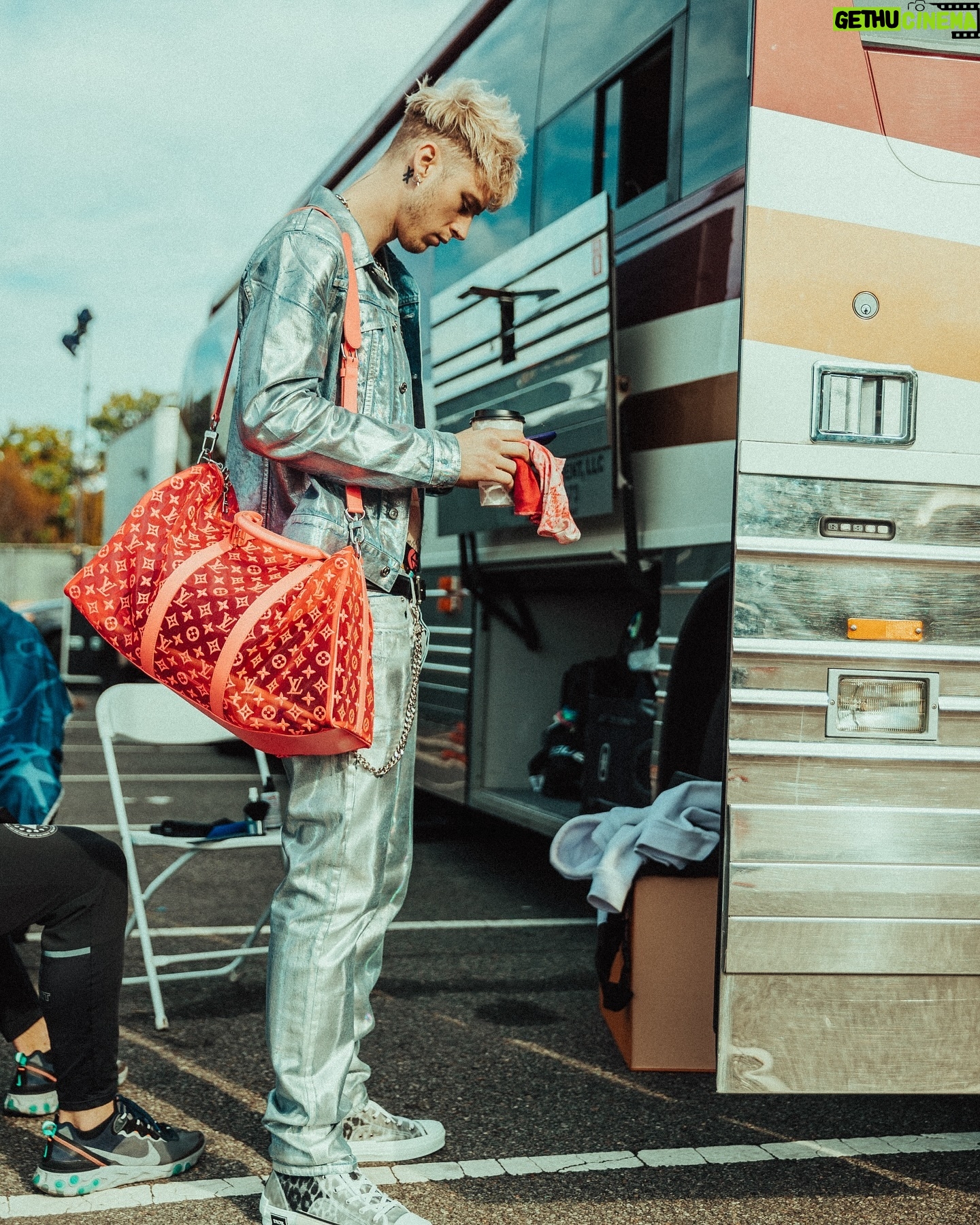 Machine Gun Kelly - 467.5K Likes - 5 years later, Hotel Diablo gets a deluxe. friday we check in. 🗝️🏨😈
