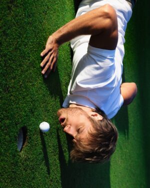 Maciej Musiał Instagram - Golf to sport olimpijski dlatego postanowiłem trochę w niego pograć. To classy i cool dyscyplina, więc wybrałem outfit @guess, bo i ze sportem @guess się lubi. Niestety chyba muszę jeszcze trochę poćwiczyć. Ale do 2028 roku na szczęście jest jeszcze trochę czasu.

#współpracapłatna #LoveGUESS #GUESSMens

📸 @wojtylakk