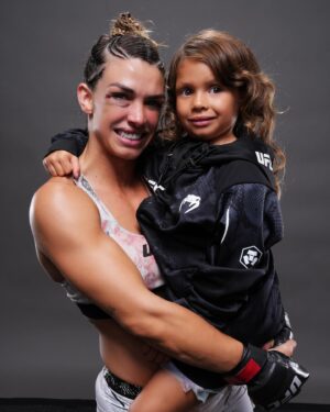 Mackenzie Dern Instagram - Another win with my lucky charm 🍀
I know having a fighter as a Mom, isn’t the easiest, lots of days at the gym, always a tight schedule, train, diet, rest and repeat, and you are there for all of it, but I’m so thankful for the amazing life fighting gives us, and all the adventures and amazing people we meet in this world! You will always be the best corner! Love you Moa 💪🏼👊🏼🫶🏼
•
•
Mais uma vitória com a minha menina de sorte! Eu sei que ter uma lutadora como Mãe não é fácil, muitas horas na academia, sempre uma rotina rigorosa, treino, dieta, descanso e repetir tudo de novo, e você sempre ali pra tudo, mas sou grata e feliz da vida incrível que a luta proporciona para vc e a nossa família e poder ter várias aventuras e conhecer pessoas incríveis nesse mundo! Vc sempre será a melhor corner, filha! Amo você Moa!