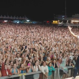 Macklemore Instagram - Summertime over everything. Les Deferlantes festival in France.  35,000 deep ❤️🇫🇷🤌🏻 Merci beaucoup