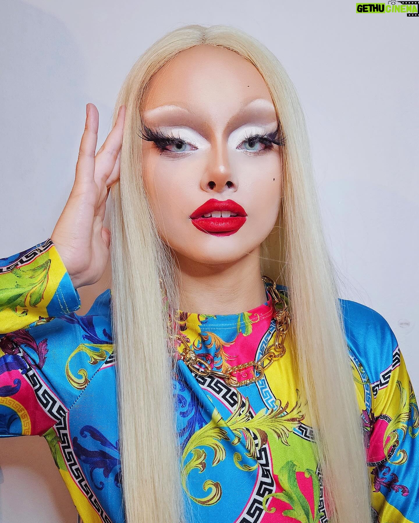 Maddie Jamett Ahumada - 27.6K Likes - ✨LUNES DE TRAVESTISMO A LAS 7🇲🇽 POR TWITCH✨
🌸VERSIONES DE 2023 🌸
💕MORRITA MISTAKE By @lamorralisa
💕HIDDEN MILLER by @coteemiller
💕MOKKA VENTI by @vanillaventi_
💕HIDDENLYPSO by @be_calypso
TENEMOS CITA HOY A LAS 7 CON @itsgeorgieboy ✨🎀
#drag #dragqueen #queen #makeup #stream #twitch