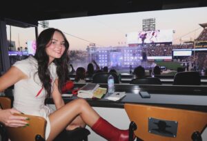Madeline Carroll Instagram - Unreal @harvestcrusades @harvestriverside @harvestcrusades @harvestoc @greglaurie @cathelaurie ❤️❤️❤️❤️