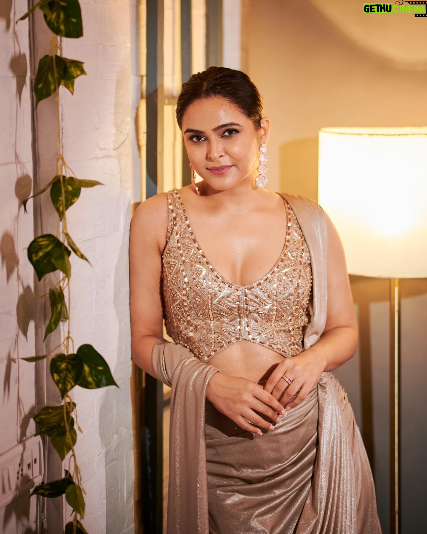 Madhurima Tuli - 30.8K Likes - 💫✨
Stylist @simstyles20
Styling team @stylist_khushbu
Outfit @kalkifashion
Accessories @rebaarifashionjewellery
HMU @raj_mukadam
📸 @mirajverma_photography
Studio - @svmtstudio
#nexastreamingacademyawards #glam #love #evening #awards