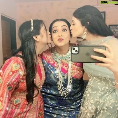 Madhusree Sharma - 7.5K Likes - TV ke kirdar pe na jaiye ….. vo bas writer ✍️ ke kalam ke
Isharon me hum actor dhal jate hai 😊
Parde ke piche hume thoda pyar se dekhe🤩
Ek dusre ke liye sirf pyar hi pyar nazar ayega 💝🧿
#mannsundar #bond #love #explore #explorepage #actorlife #instagood #foryoupage #explore #explorepage