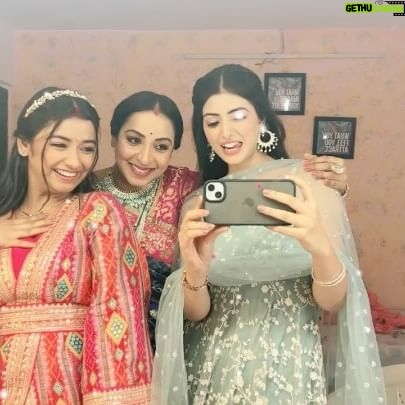 Madhusree Sharma - 7.5K Likes - TV ke kirdar pe na jaiye ….. vo bas writer ✍️ ke kalam ke
Isharon me hum actor dhal jate hai 😊
Parde ke piche hume thoda pyar se dekhe🤩
Ek dusre ke liye sirf pyar hi pyar nazar ayega 💝🧿
#mannsundar #bond #love #explore #explorepage #actorlife #instagood #foryoupage #explore #explorepage