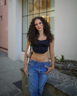 Madison Pettis Instagram - Is that @vspink?… of corset is!  #pinkpartner