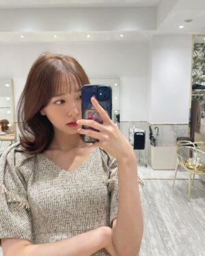 Madoka Moriyasu Instagram - ⁡
ふわふわ髪(∩^o^)⊃━☆゜.*
リタッチとセットしてもらいました〜