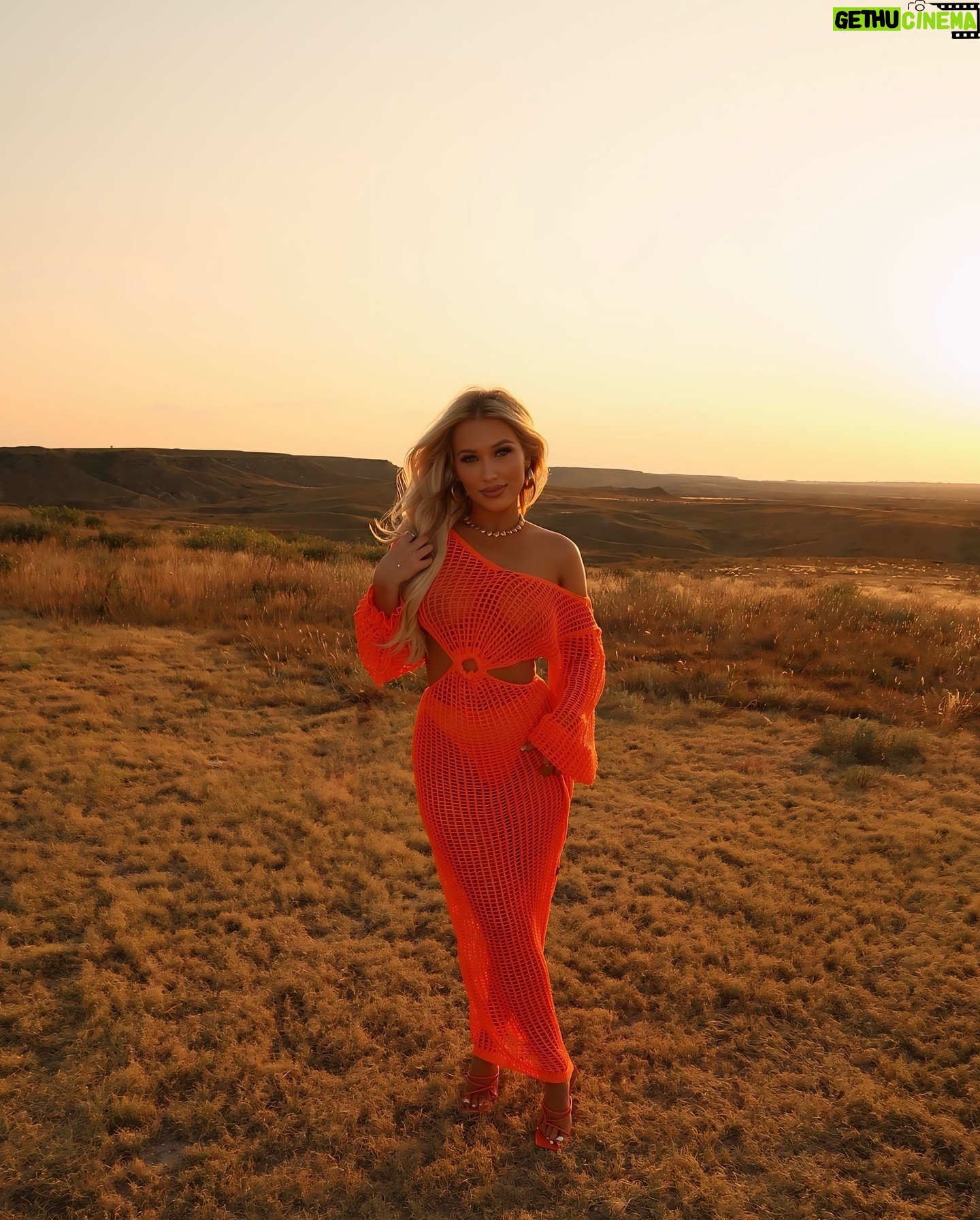 Mady McLanahan - 7.2K Likes - Golden hour š§”āØš«āļø @FashionNova