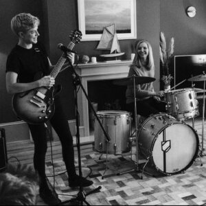 Mae Martin Instagram - Happy birthday to the great @lisakudrow - always thrilled by the memory of forcing you to learn the drums to be in a U2 cover band and then ultimately cutting the scene in the edit because it was objectively insane. 
❤️❤️❤️❤️