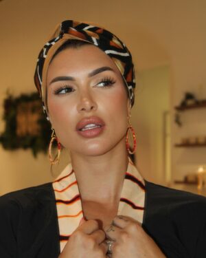 Maëva Martinez Instagram - Totaly style @mylittlestore_nantes . Être en boutique et échanger avec vous me manque, l’équipe me manque énormément aussi 🥹 petit coup de nostalgie ✨. 
Kimono @imaneka_design 
Bijoux @imaneka_design 
Bandeau @mangueiracreation 
Boutique @mylittlestore_nantes 
Une boutique pleine de pépites et d’univers différents dans les quelles vous êtes sur de trouver votre bonheur ✨🔥

#entrepreneur #creator #boutique #brand #love #selflove #lovemyjob #mood #vibes #energie #style #outfit #textiles #accessories #parfum #sport #lifestyle #instagood #instagram #instawork #work #girlboss #girls #men #jewelry #matchymatch