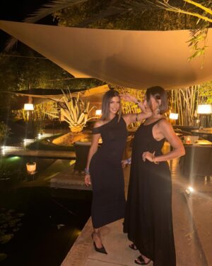 Maëva Martinez Instagram - #besties 🫶🏼 @maeva.a.g.b 

#girl #friend #selflove #funny #love #travel #picoftheday #photooftheday #night #nightphotography #instagood #instamoment #instagram #goodvibes #goodvibesonly #vibes