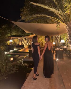 Maëva Martinez Instagram - #besties 🫶🏼 @maeva.a.g.b 

#girl #friend #selflove #funny #love #travel #picoftheday #photooftheday #night #nightphotography #instagood #instamoment #instagram #goodvibes #goodvibesonly #vibes