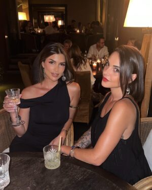 Maëva Martinez Instagram - #besties 🫶🏼 @maeva.a.g.b 

#girl #friend #selflove #funny #love #travel #picoftheday #photooftheday #night #nightphotography #instagood #instamoment #instagram #goodvibes #goodvibesonly #vibes