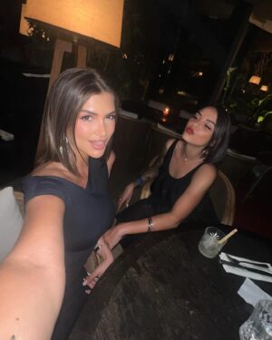 Maëva Martinez Instagram - #besties 🫶🏼 @maeva.a.g.b 

#girl #friend #selflove #funny #love #travel #picoftheday #photooftheday #night #nightphotography #instagood #instamoment #instagram #goodvibes #goodvibesonly #vibes