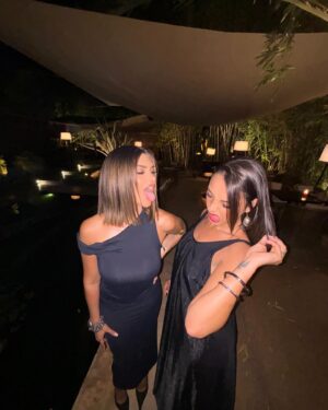 Maëva Martinez Instagram - #besties 🫶🏼 @maeva.a.g.b 

#girl #friend #selflove #funny #love #travel #picoftheday #photooftheday #night #nightphotography #instagood #instamoment #instagram #goodvibes #goodvibesonly #vibes
