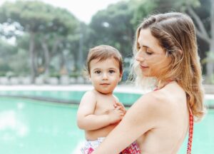 Mafalda Rodiles Instagram - Não vos vou mentir e no dia em fizémos estas fotos não estava grande calor 😅 mas ficaram lindas na mesma 🌸
Na @thisismarytale podem encontrar os fatos de banho matchy matchy mais lindos para toda a família 👙
