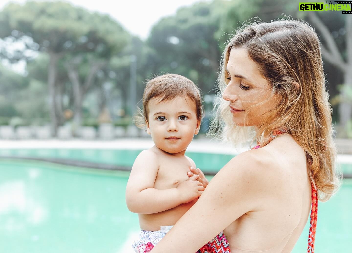 Mafalda Rodiles - 1.2K Likes - Não vos vou mentir e no dia em fizémos estas fotos não estava grande calor 😅 mas ficaram lindas na mesma 🌸
Na @thisismarytale podem encontrar os fatos de banho matchy matchy mais lindos para toda a família 👙