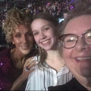 Magda Szubanski Instagram - Oh god. Just watched @celinedion #iamcelinedion Bawling my eyes out. I feel shredded with sadness but also strangely buoyant with gratitude. What a beautiful soul. What a great gift to the world. What a heartbreaking illness. When Flo and I met Celine in 2018 she absolutely radiated warmth and soft, gentle humanity. She was so generous with us. So kind. And I realize now - she must have been unwell even then. Celine, I send you all my love and wish you wellness, happiness and strength. Thank you angel 👼🏼 🙏🩷🙌