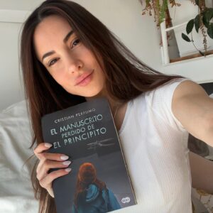 Magui Bravi Instagram - Dump:  6 meses de maternar, trabajar ( o al menos  intentarlo ) no dormir , y esos momentos que me doy cuenta que se me van de las manos tan rápido . Te amo bebito. 
1) ayer 
2) la tia Cami lo vistió de mini rugbier @cammitorress 
3) merendamos en un barcito con amid q saco la ph @amidaquintana 
4) nuevo guion nuevo quilombito @capellinico 
5) 6 meses y se para solito en su cuna : cambiar esa cuna . 
6) dame estas siestas toda la vida 
7) la oficina 
8) y un libro que me gusto muchisimo @perfumo_cristian