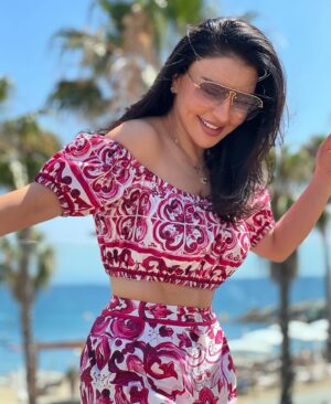Maguy Bou Ghosn Instagram - 🪐💌🌻🧜‍♀️🤍✨