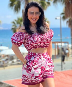 Maguy Bou Ghosn Instagram - 🪐💌🌻🧜‍♀️🤍✨